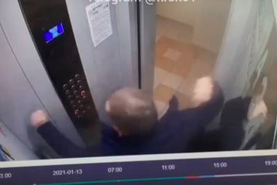 Пьяный красноярец разгромил лифт в подъезде