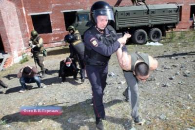 В Екатеринбурге мигранты устроили бунт: баррикады, поджог, угроза убийства