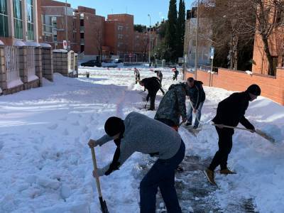 Власти Мадрида хотят объявить город зоной катастрофы из-за снегопада