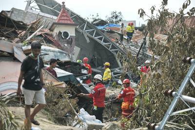 Семь человек погибли и более 600 пострадали из-за землетрясений в Индонезии