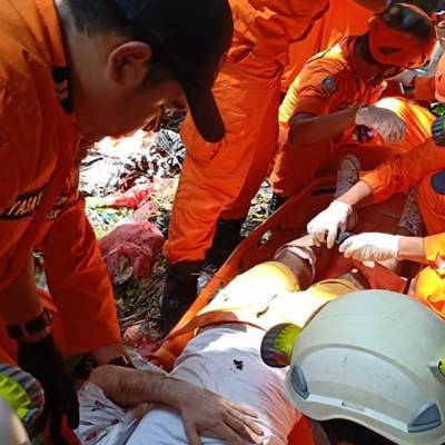 Больница обрушилась в результате землетрясения в Индонезии
