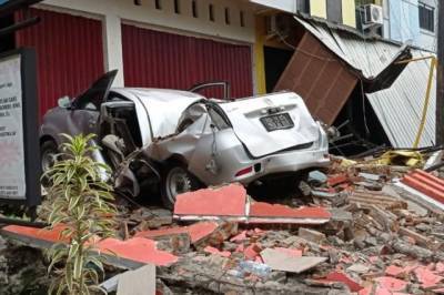 Из-за серии землетрясений в Индонезии погибли семь человек и 600 пострадали
