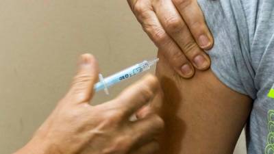 Гинцбург назвал дискуссионным вопрос о создании однокомпонентной вакцины