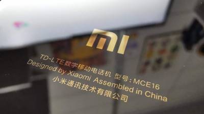 Акции Xiaomi обвалились после попадания компании в черный список США