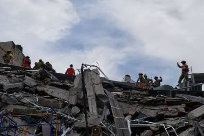 Мощное землетрясение всколыхнуло популярный курорт, количество жертв стремительно растет: "Под завалами люди"