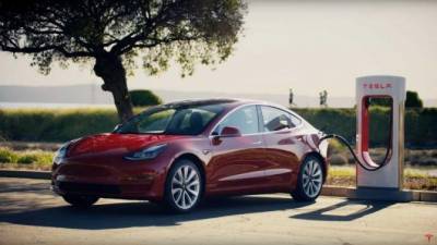 Сколько стоит зарядка электромобиля Tesla?