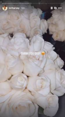 На 24-й день рождения Лори Харви получила 15 огромных букетов белых роз