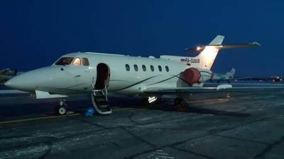 Медицинский самолет с ребенком получил повреждения при посадке в Сургуте