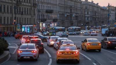 В Петербурге образовались гигантские пробки