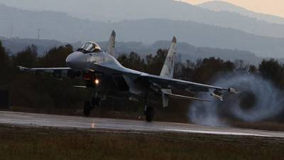 Летчики ВВО отработали полеты на многоцелевых истребителях Су-35С