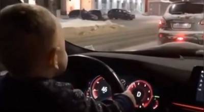 Малыш за рулем внедорожника проехал по центру Чебоксар