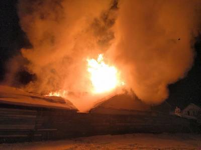 В Челябинске сгорели два частных дома