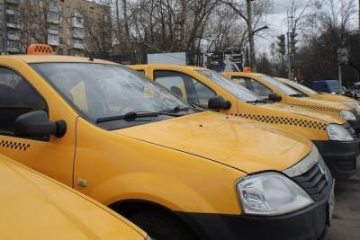 В России резко взлетели цены на такси