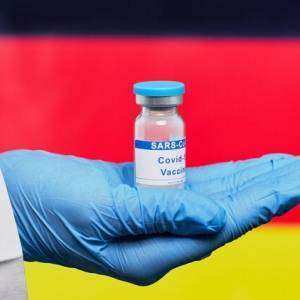 После прививки вакциной Pfizer в Германии умерли десять человек