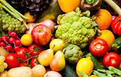 Диетолог Андрей Бобровский предупредил о способности фруктов и овощей разрушать витамин С
