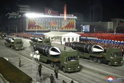 «Самое мощное в мире оружие» показали власти КНДР на своем военном параде