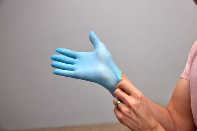 В Москве возбуждено дело о поставке почти 10 млн использованных перчаток