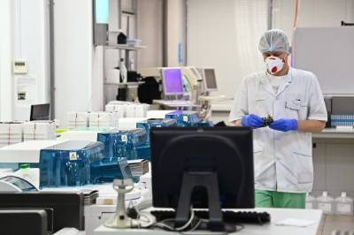 В России выявили 1,5 тыс. мутаций коронавируса