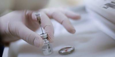 «Тайная вакцинация»: Израиль расследует возможную контрабанду вакцины от коронавируса в Украину