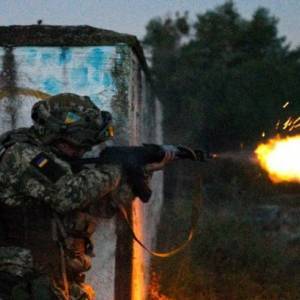 В результате обстрела на Донбассе ранен украинский военный