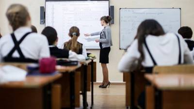 С 18 января в России возобновятся очные занятия в школах