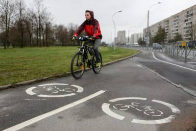 Смольный назвал улицы, часть которых «отрежут» велосипедистам