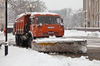 Дороги Кубани чистит от снега около 300 единиц техники