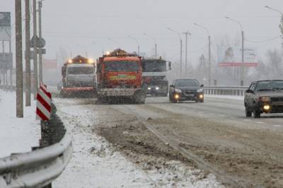 На трассах Ростовской области работает снегоуборочная техника, заторов не зафиксировано