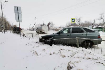 В Рязанской области водитель умер за рулем, машина врезалась в ограждение