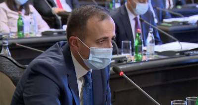 Арсен Торосян выполняет свои обязанности – пресс-секретарь об отставке министра