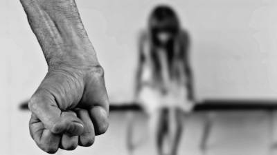 Жительница Кургана обвинила родственника в изнасиловании ее дочери
