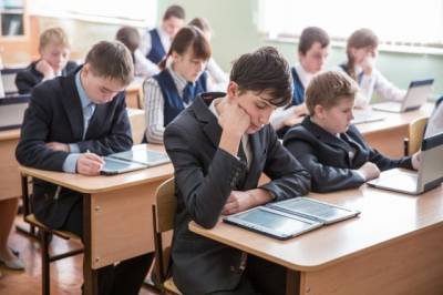С 18 января в школах всех регионов РФ возобновятся очные уроки
