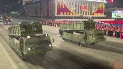 КНДР показала «самое мощное оружие в мире» на параде под руководством Ким Чен Ына — видео