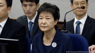 Пак Кынхе - Верховный суд утвердил 22-летнее заключение для экс-президента Южной Кореи - obzor.lt - Южная Корея - Сеул
