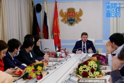 Салман Дадаев наградил представителей медиасферы республики