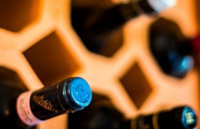 На Землю из космоса прилетели 12 бутылок французского вина