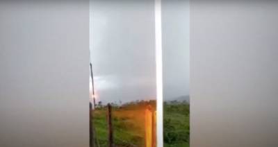 Бразилец снял на видео молнию, ударившую рядом с ним