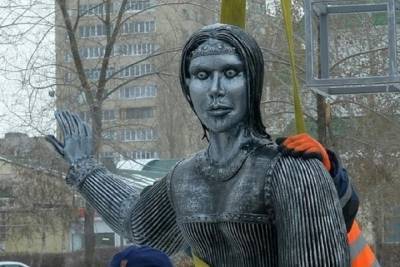 Нововоронежский памятник Алёнке выставили на продажу за миллион рублей