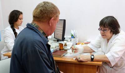 В период новогодних праздников россияне стали вдвое чаще обращаться к врачам