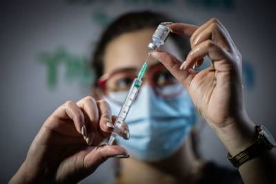 В «Маккаби» рассказали о побочных эффектах после второй прививки от коронавируса