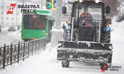 В Красноярске коммунальщики устраняют последствия разгула стихии
