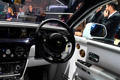 Россияне скупили рекордное количество автомобилей Rolls-Royce