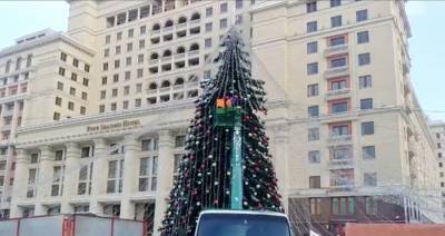 В столице начали демонтировать новогодние украшения