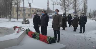 В преддверии Дня освобождения Миллерова к мемориалу «Вечный огонь» возложили цветы
