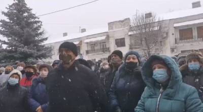 "Высшая наглость властей!": В Лисичанске зреет бунт, люди требуют встречи с главой ВГА