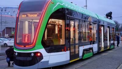 Уникальный трамвай "Корсар" из Петербурга вышел на улицы Калининграда