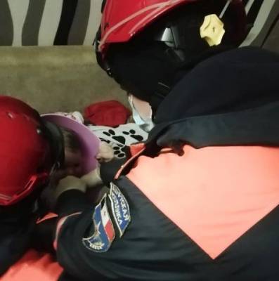 Спасатели Удмуртии сняли горшок с головы годовалого малыша