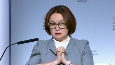 Глава ЦБ назвала нетрадиционную денежно-кредитную политику "авантюрой" для РФ