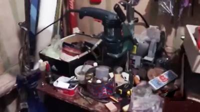 Полиция нашла в квартире москвича 15 пистолетов и боеприпасы