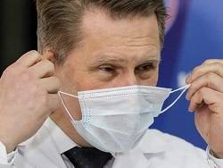 Мурашко призвал прошедших вакцинацию россиян продолжать носить маски